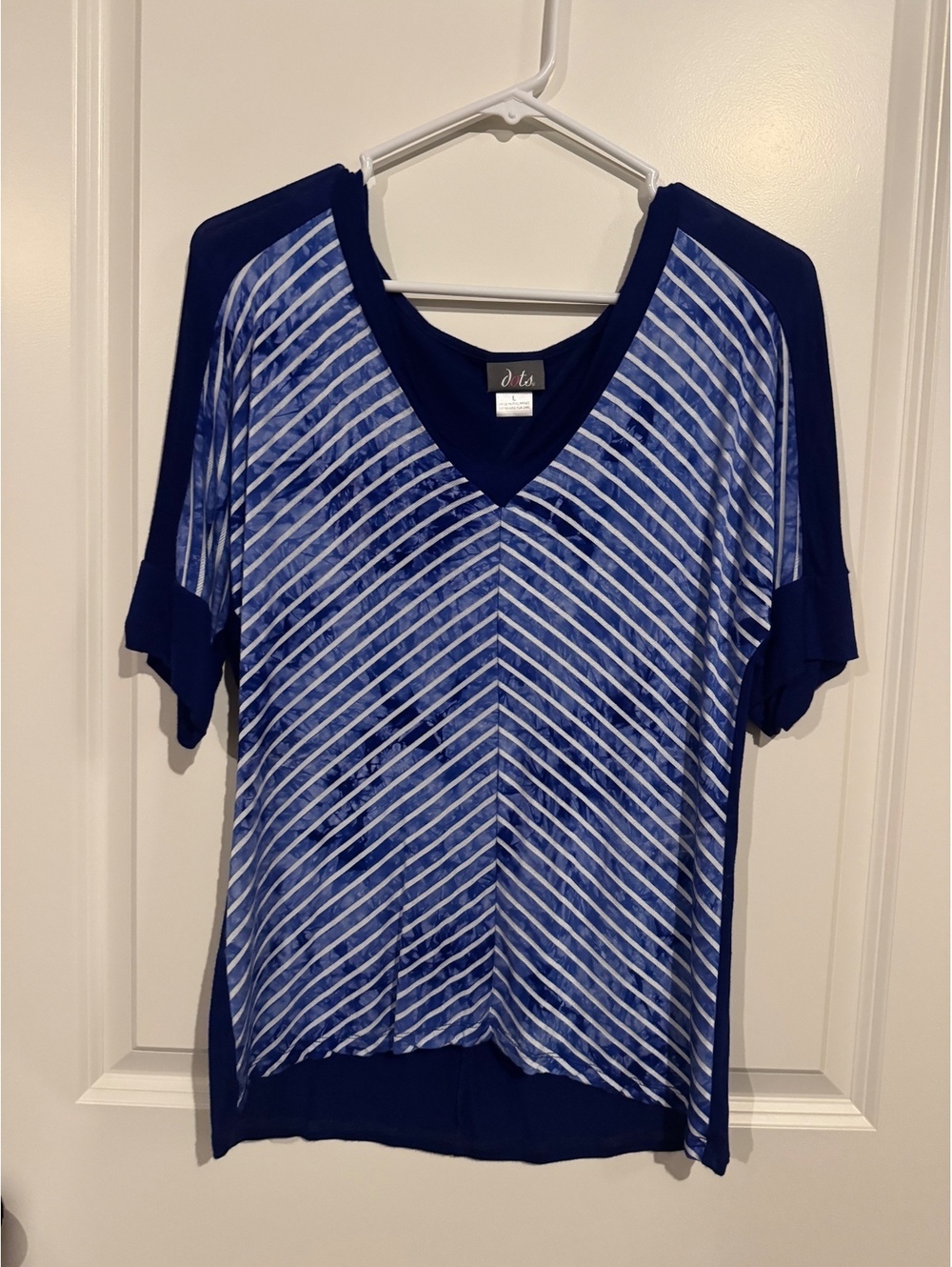 Dots Women's Blue and White V-Neck Short Sleeve Top with Back Cutout